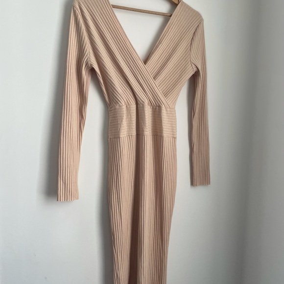 Form fitting Beige Midi dress - Picture 3 of 3
